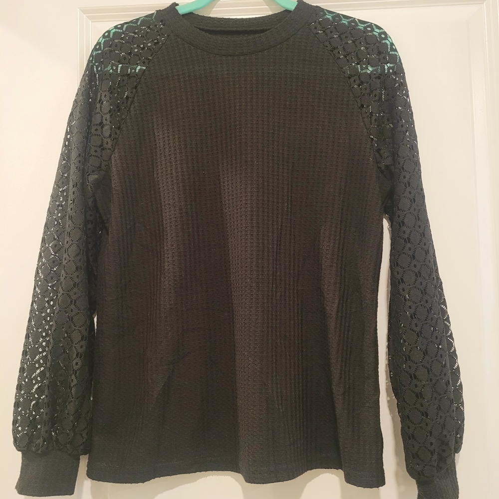 SHEIN Black Textured Top with Lace Sleeves